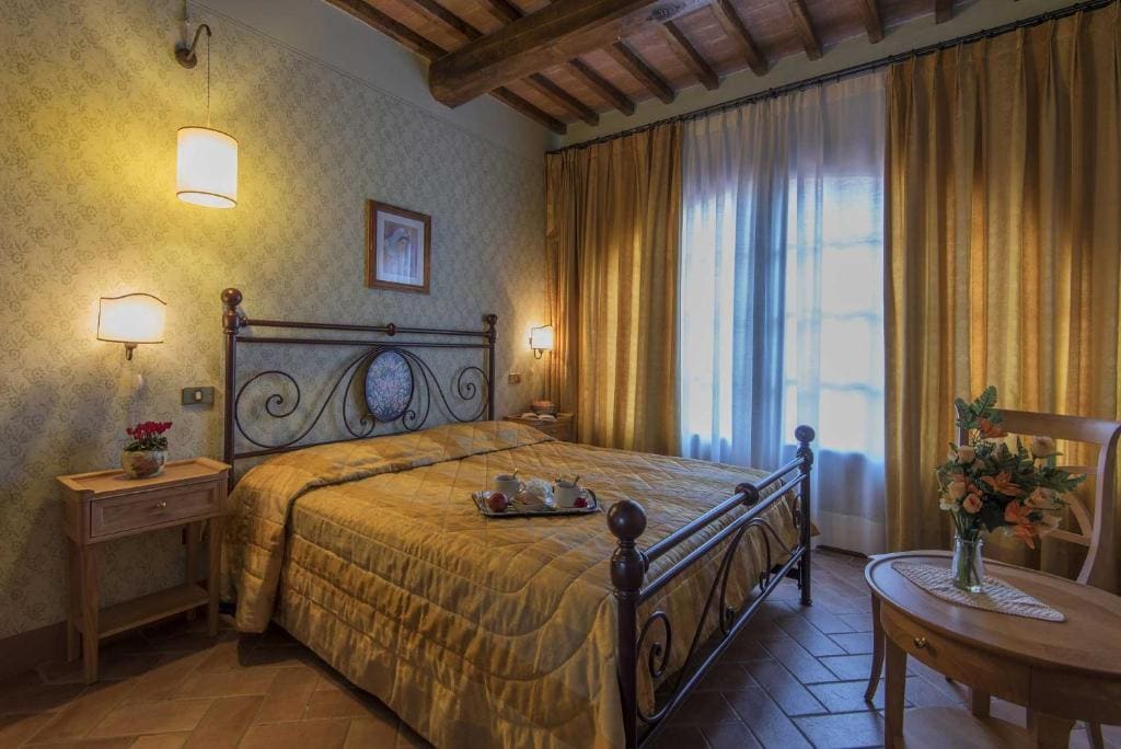 One-Bedroom Apartment - Ground Floor room - Image 2
