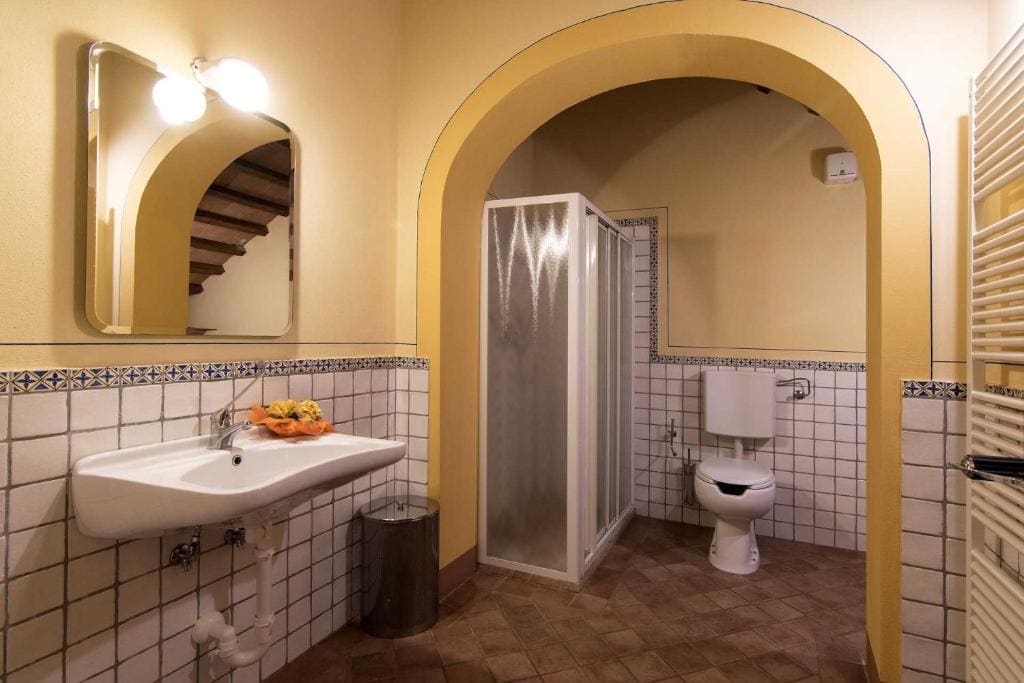Standard Three-Bedroom Apartment room - Image 1