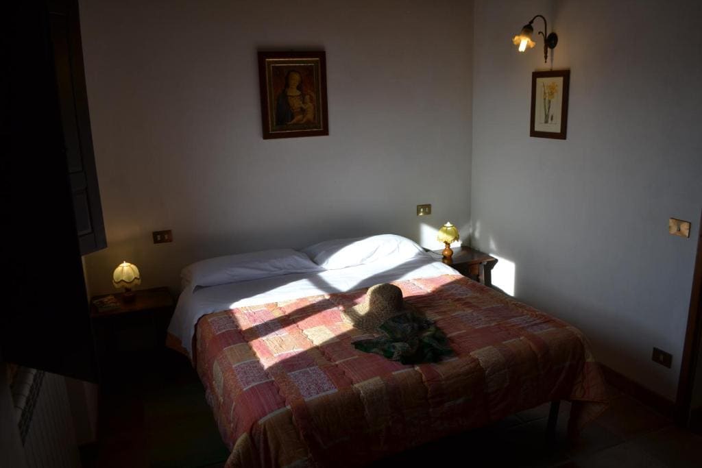 Three-Bedroom Apartment room - Image 2