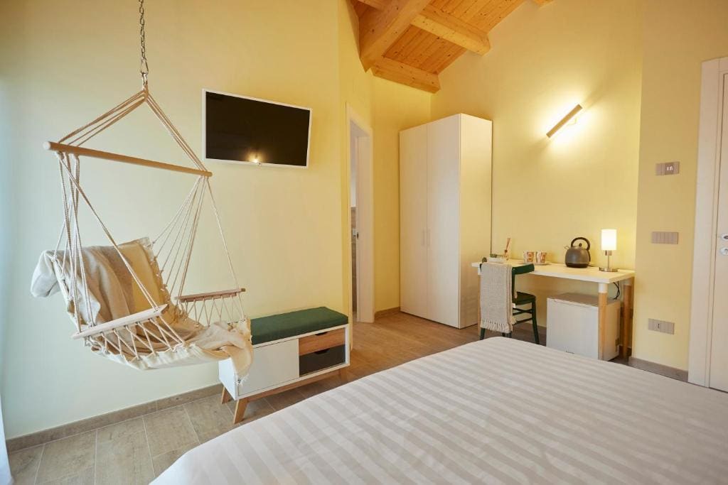 Double Room with Pool View room - Image 1