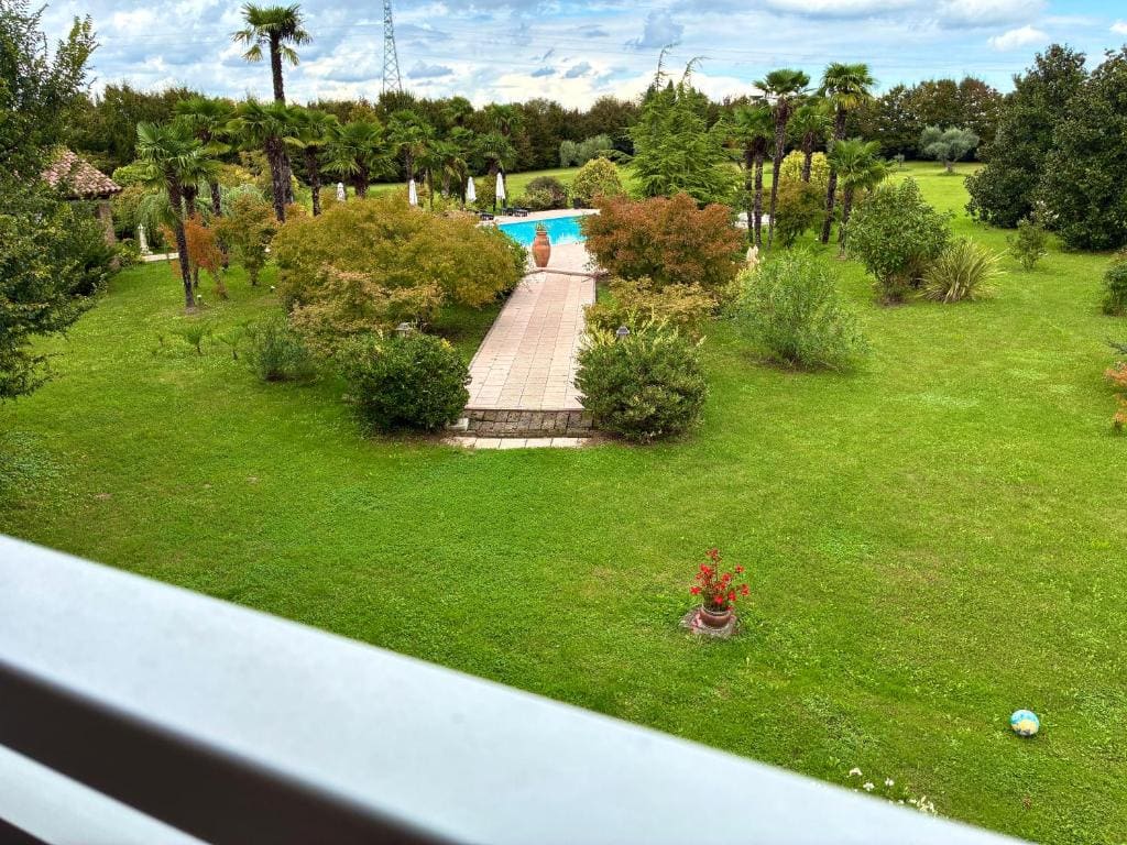 Double Room with Pool View room - Image 1