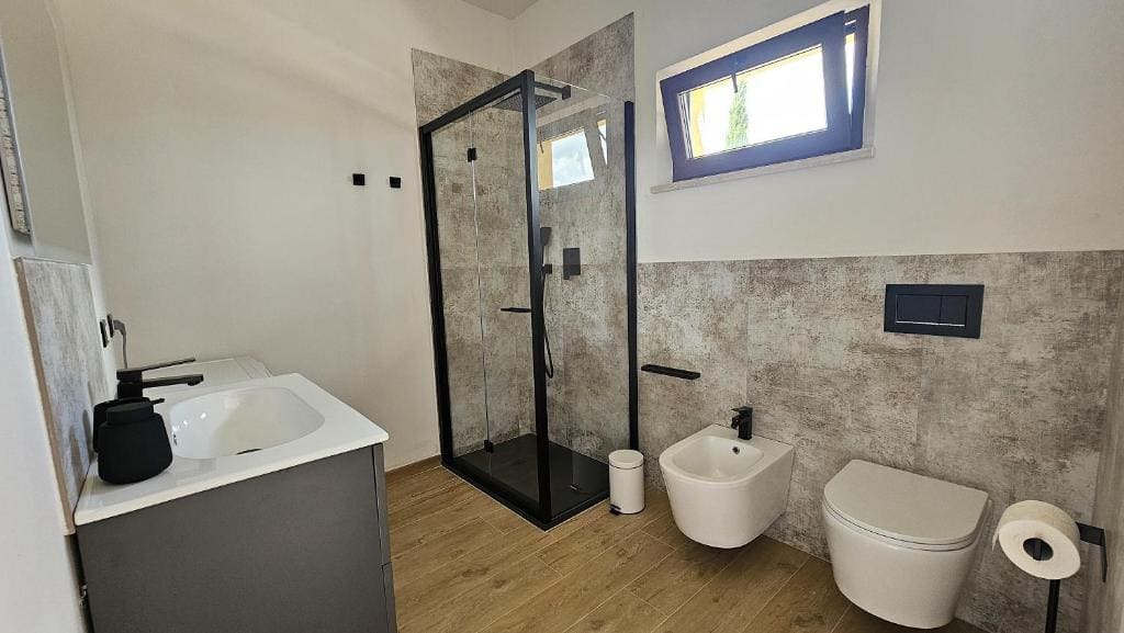 Apartment - Ground Floor room - Image 2