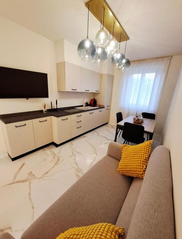 One-Bedroom Apartment room - Image 1