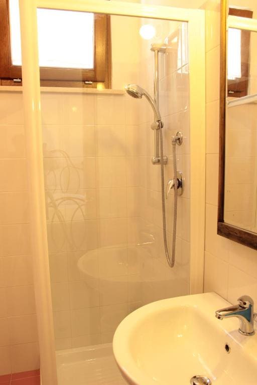 Quadruple Room - Disability Access room - Image 3