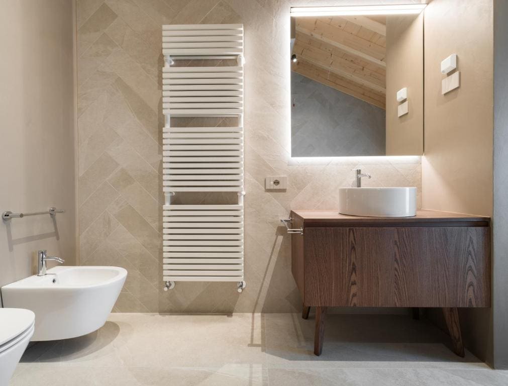 Suite with Hot Tub room - Image 3