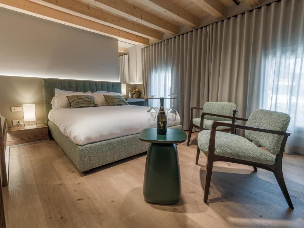 Suite with Hot Tub room - Image 2
