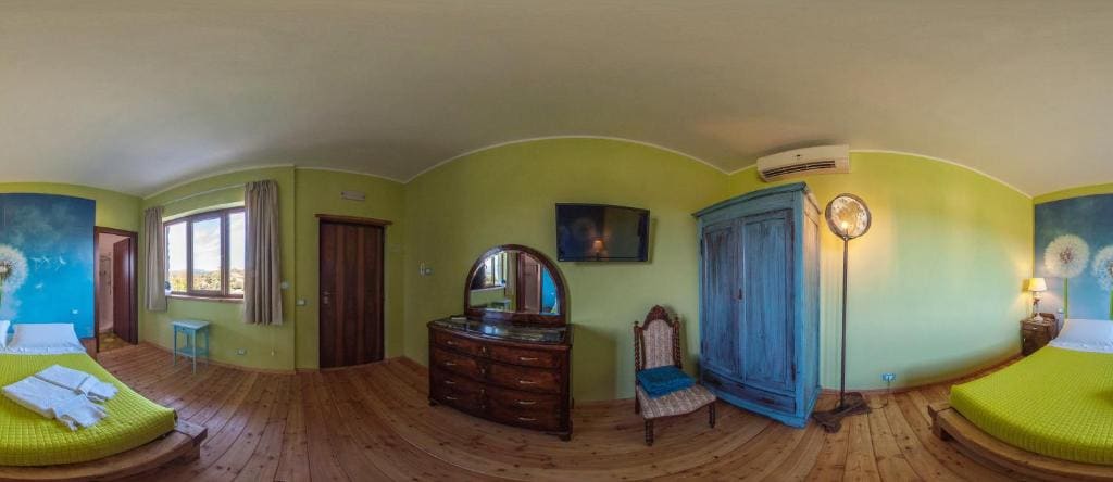 Deluxe King Room room - Image 3