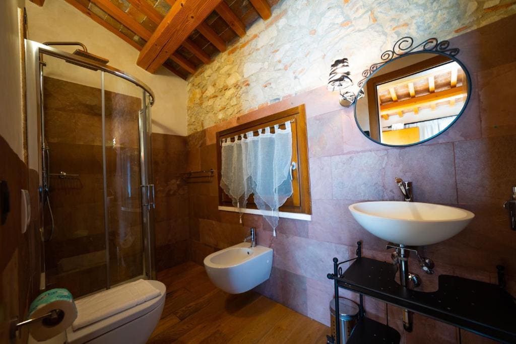 Double Room with Spa Bath room - Image 1