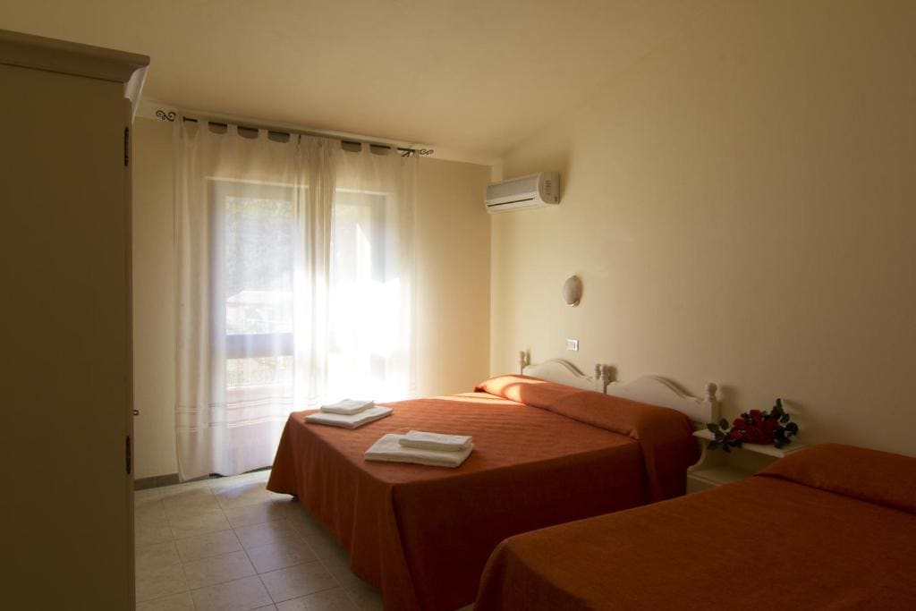 Quadruple Room room - Image 2