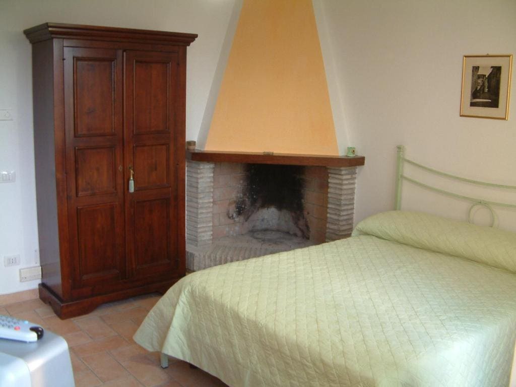 Large Two-Bedroom Apartment room - Image 3