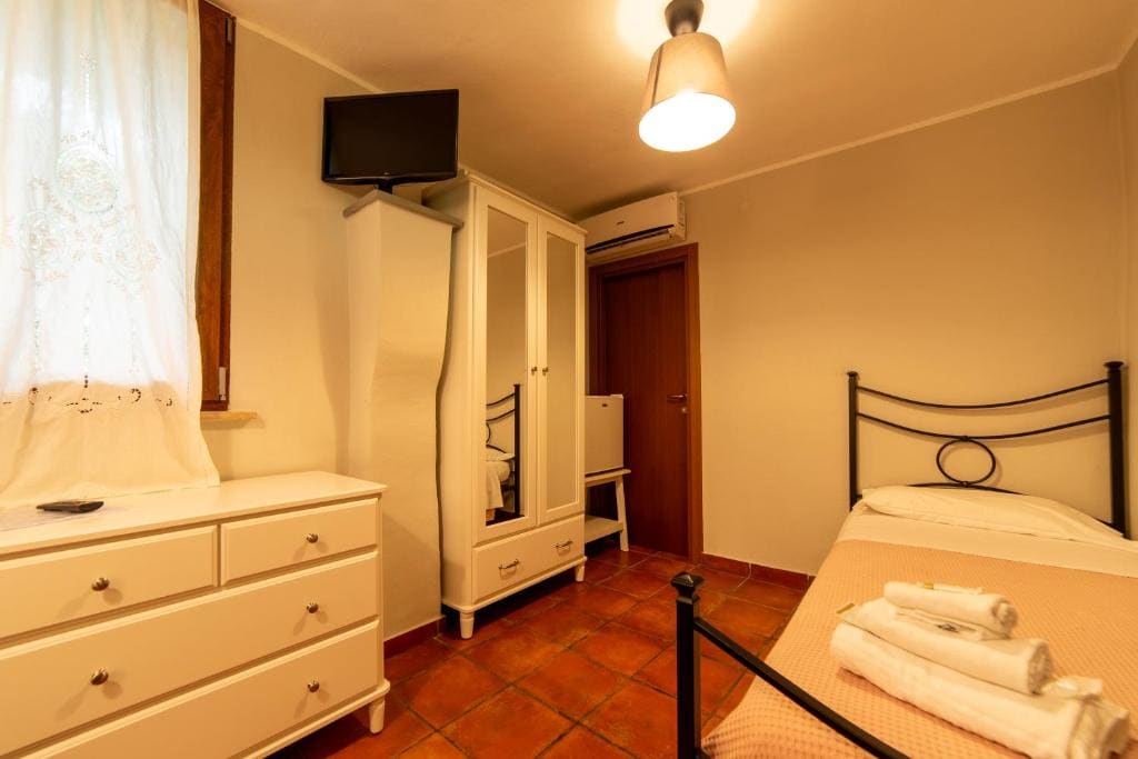 Basic Triple Room room - Image 3