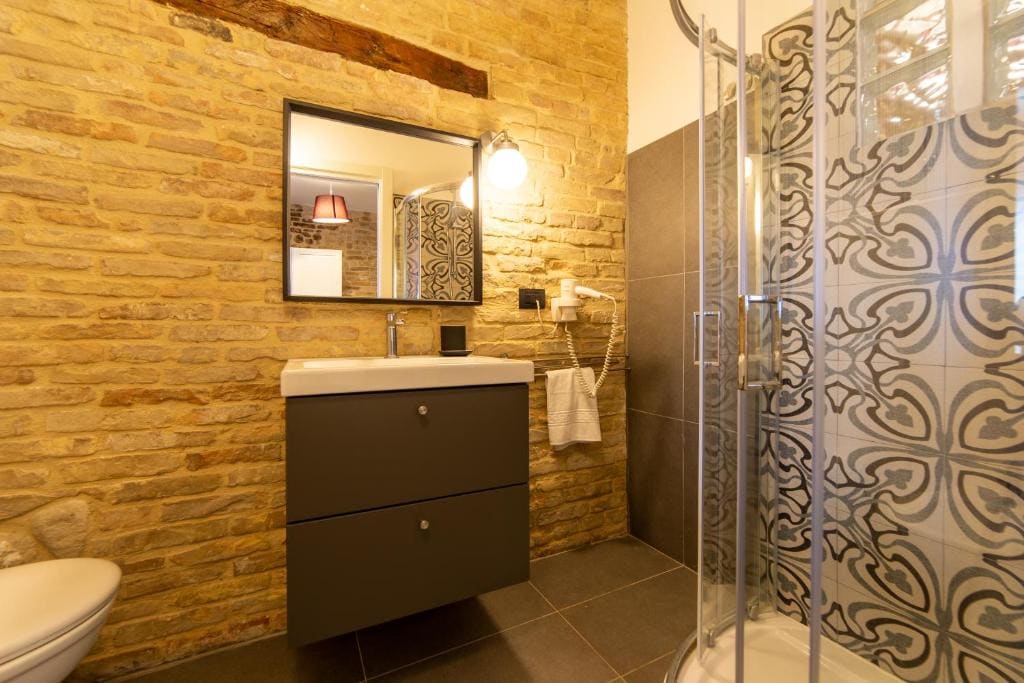 Comfort Triple Room with Shower room - Image 2