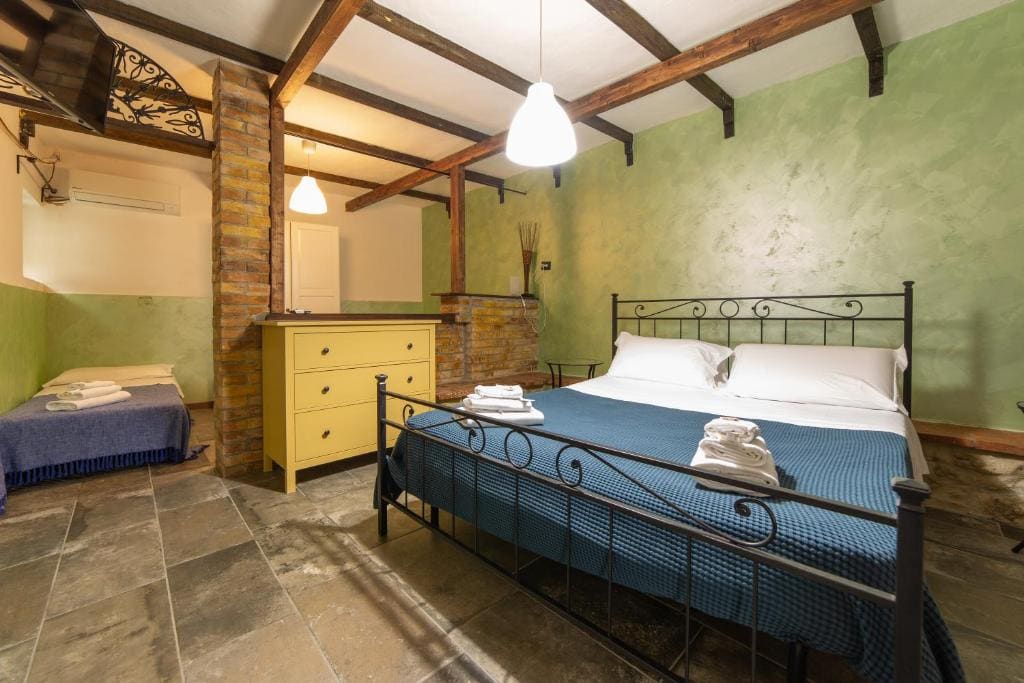 Family Room room - Image 1