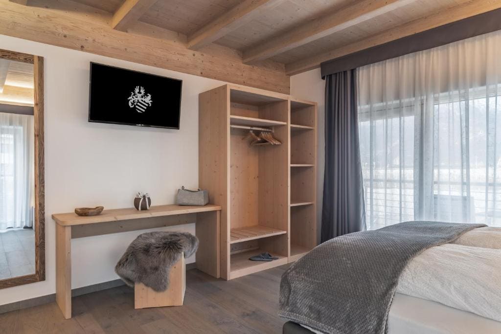 Deluxe Double Room with Balcony room - Image 2