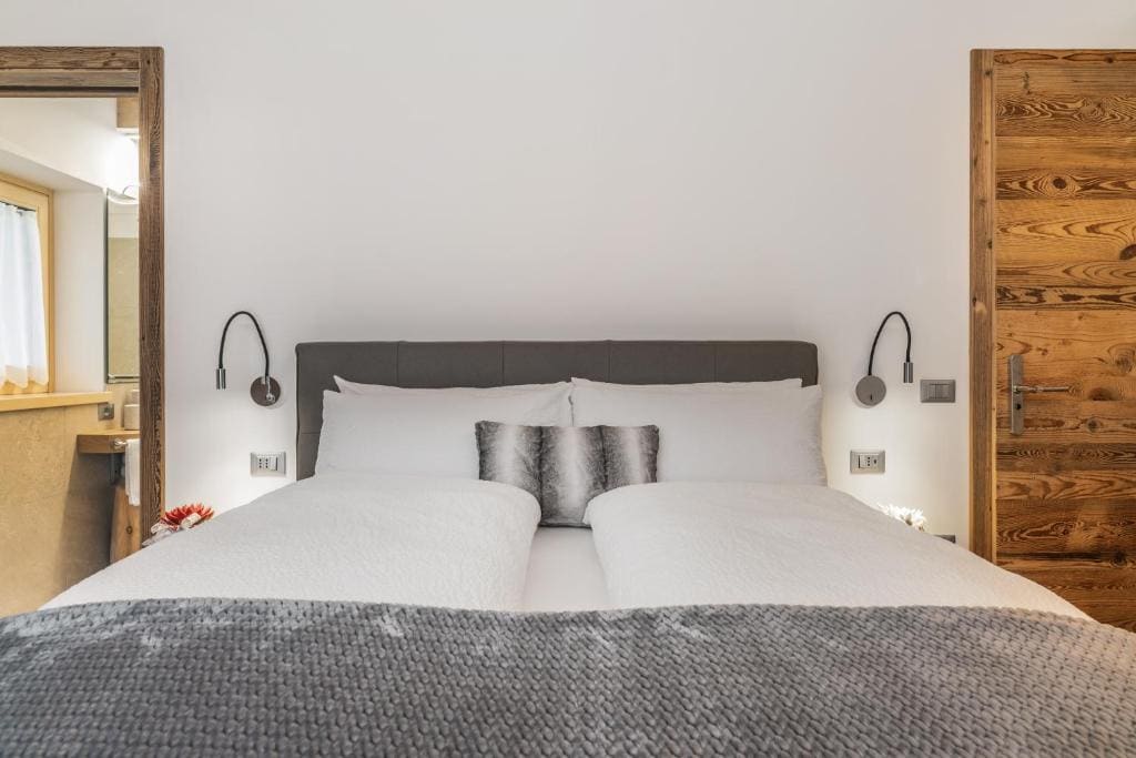 Double Room with Mountain View room - Image 3