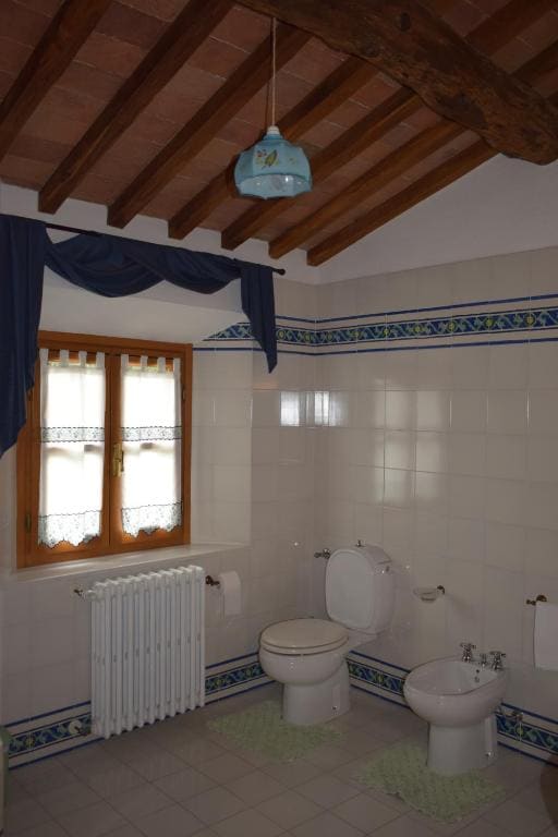 Room room - Image 2