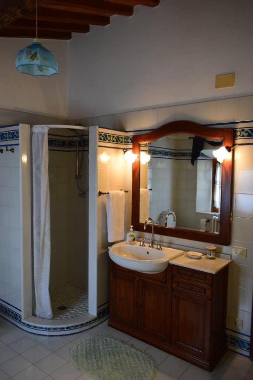 Room room - Image 1
