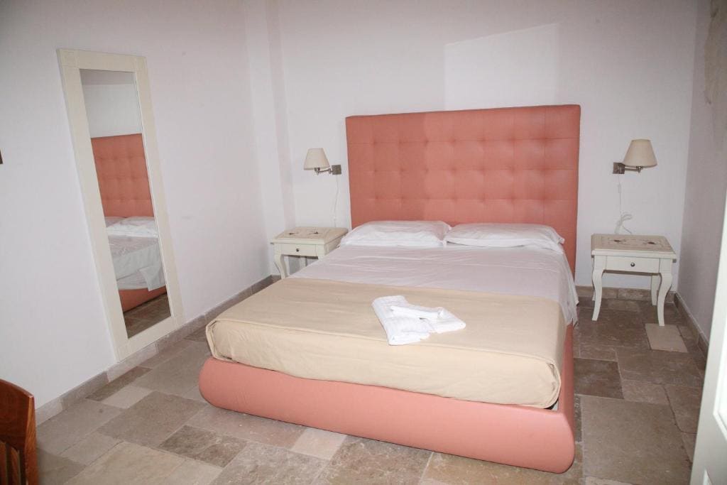 Standard Double Room room - Image 2