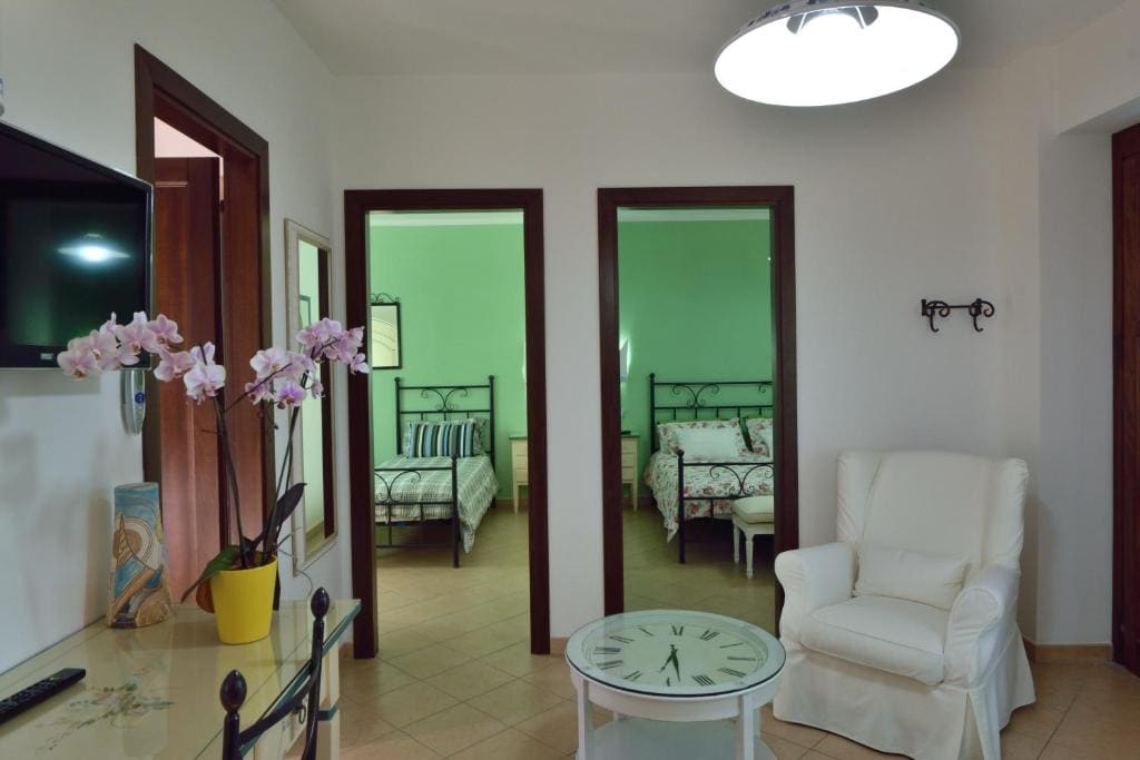 Family Room room - Image 1