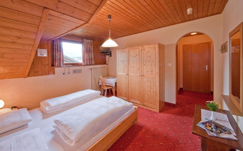 One-Bedroom Apartment room - Image 2