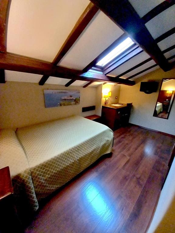 Double Room with Small Double Bed room - Image 2