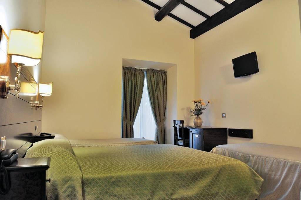 Superior Double or Twin Room room - Image 2