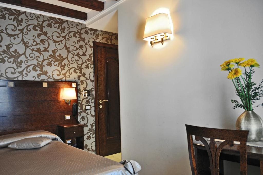 Superior Double or Twin Room room - Image 3