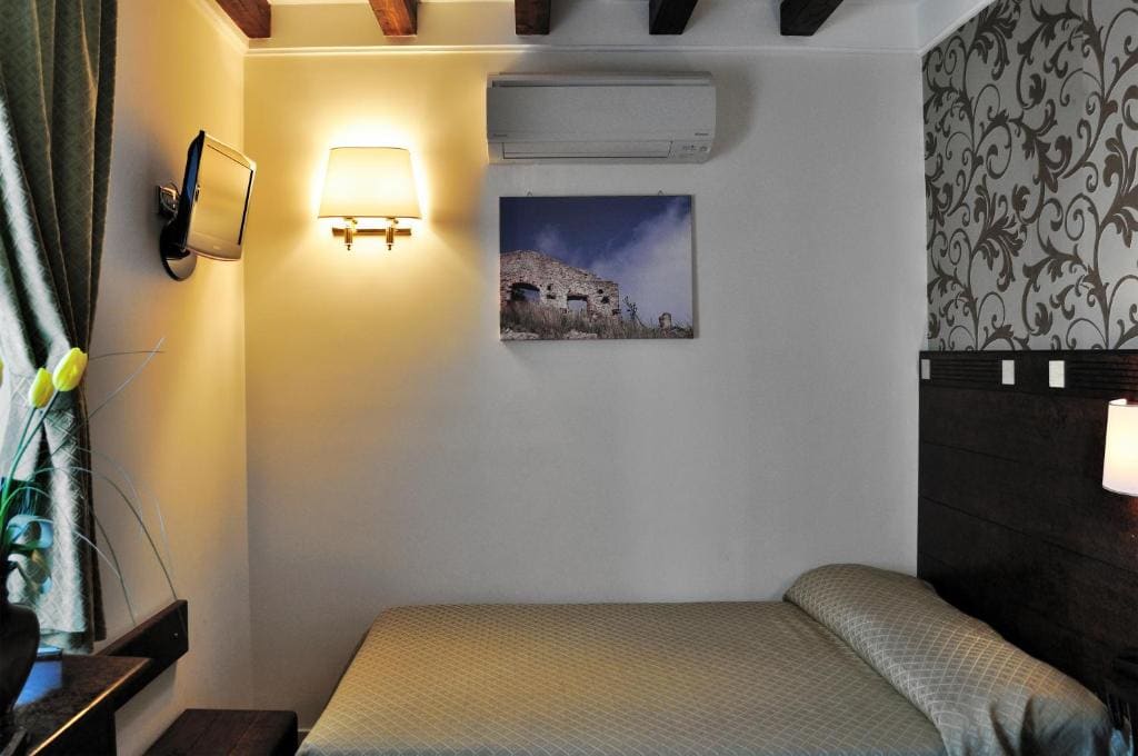 Economy Double Room With Small Double Bed room - Image 1
