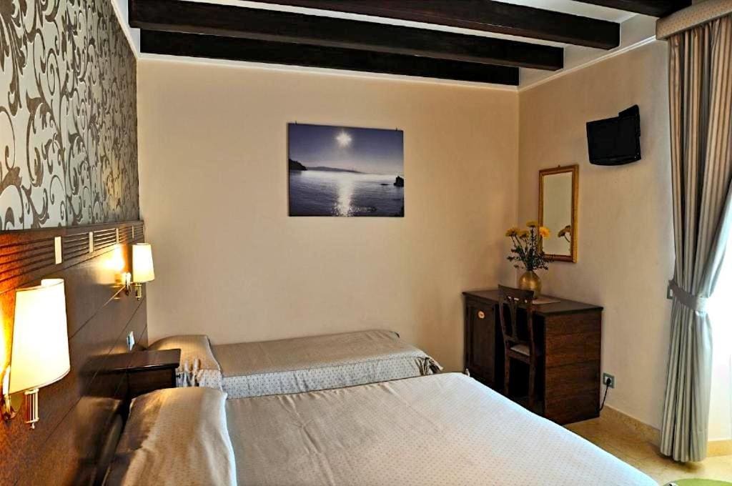 Superior Double or Twin Room room - Image 1