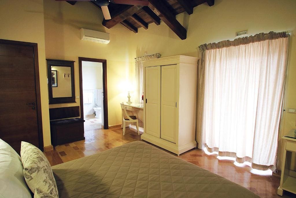Deluxe Double Room room - Image 1