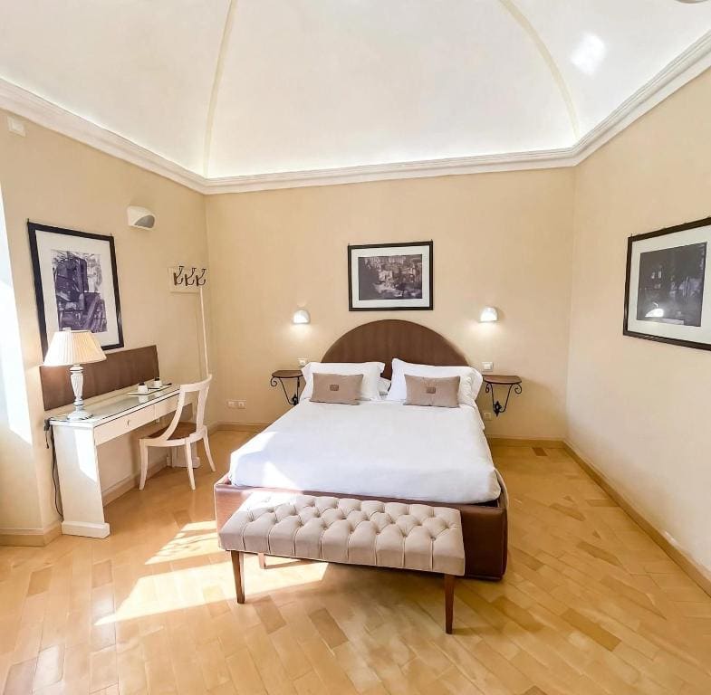 Deluxe Double Room room - Image 2