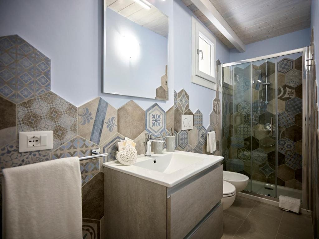 Deluxe Room room - Image 2