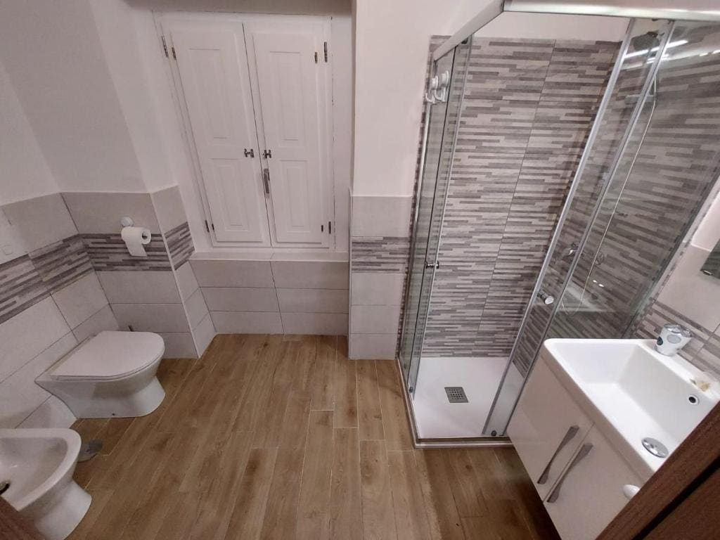 Double Room with Private Bathroom room - Image 2