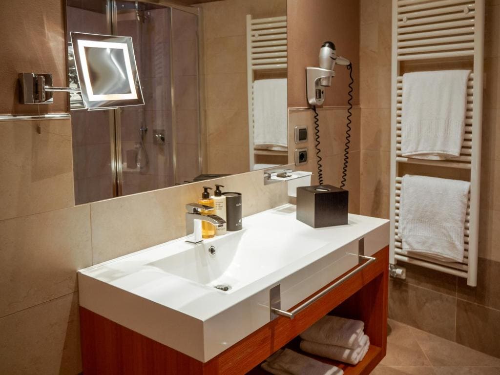 Superior King Room room - Image 3