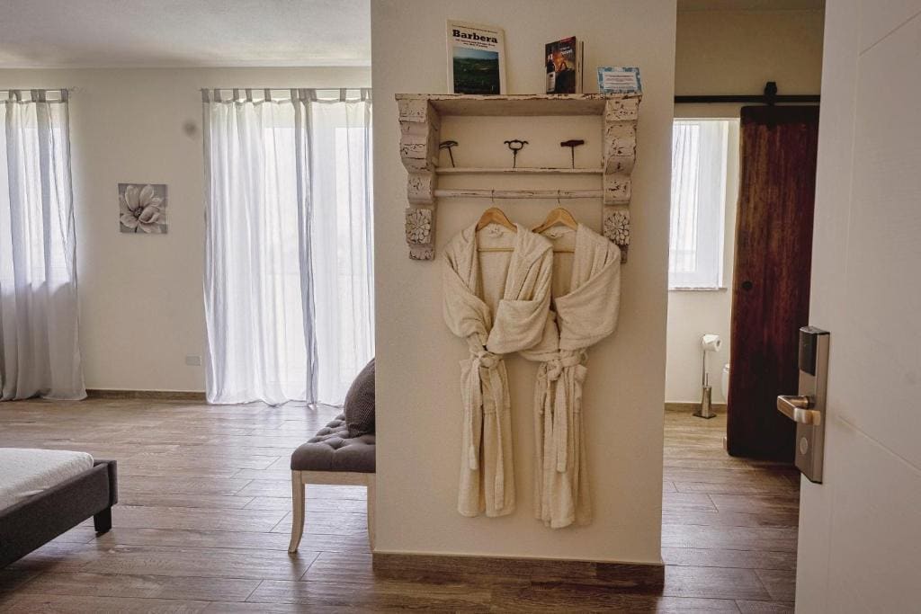 Deluxe Suite room - Image 3