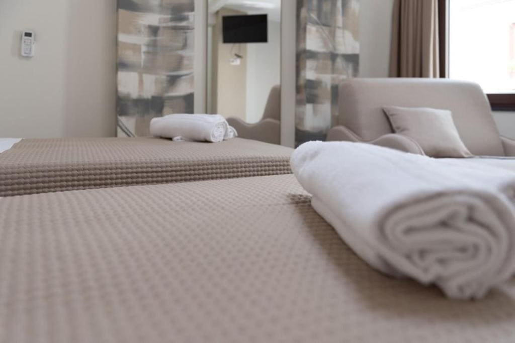 Superior Triple Room room - Image 2