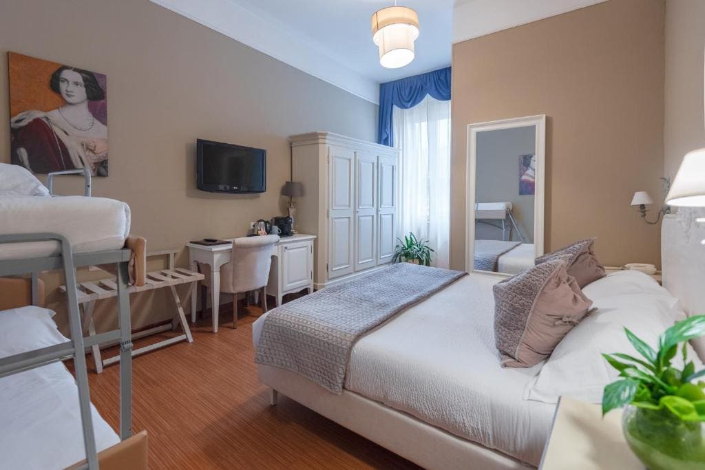 Family Quadruple Room room - Image 2