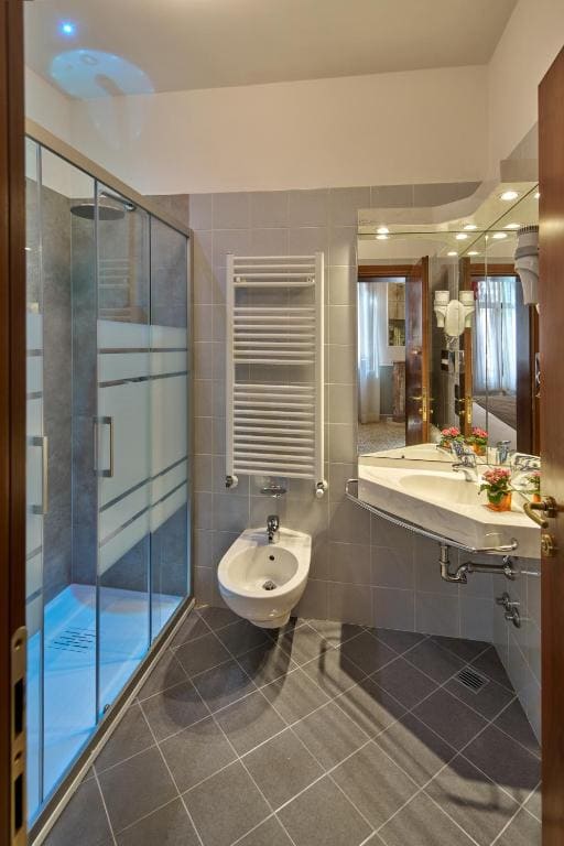 Deluxe Double Room room - Image 2