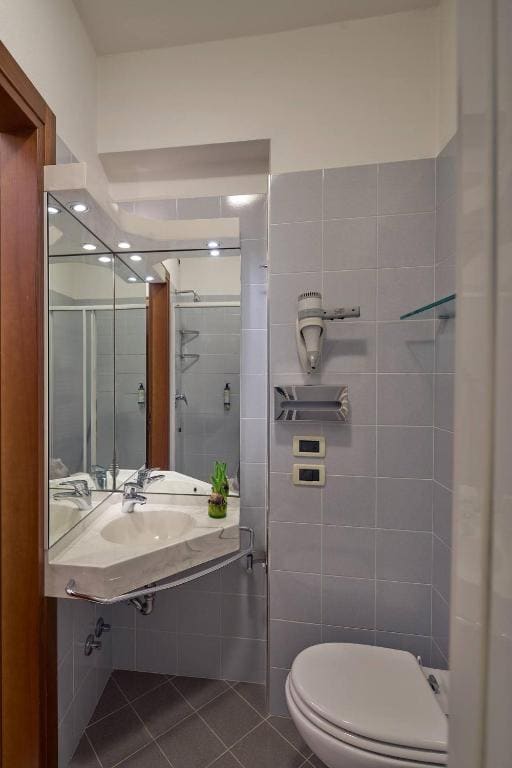 Economy Double Room room - Image 3