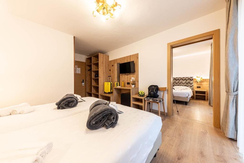 Deluxe Family Room room - Image 3