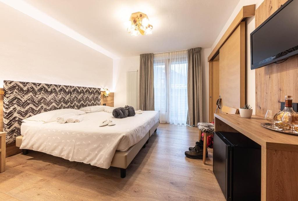 Deluxe Family Room room - Image 2