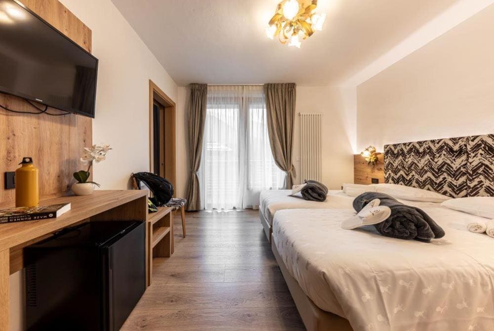 Deluxe Family Room room - Image 1