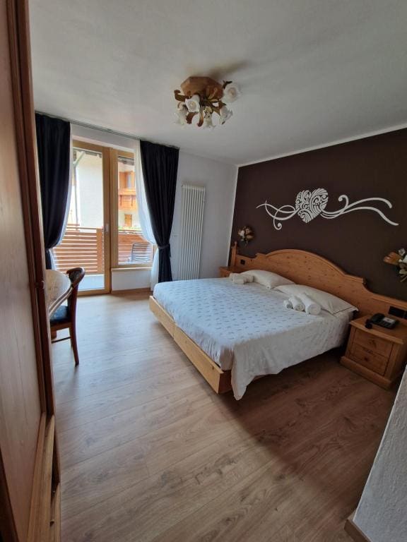 Standard Double or Twin Room room - Image 3