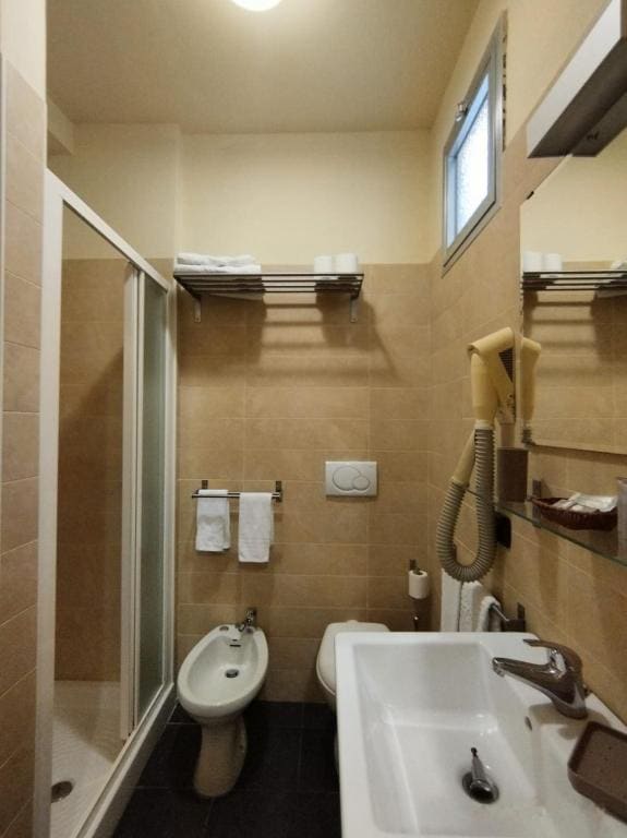 Comfort Triple Room room - Image 3