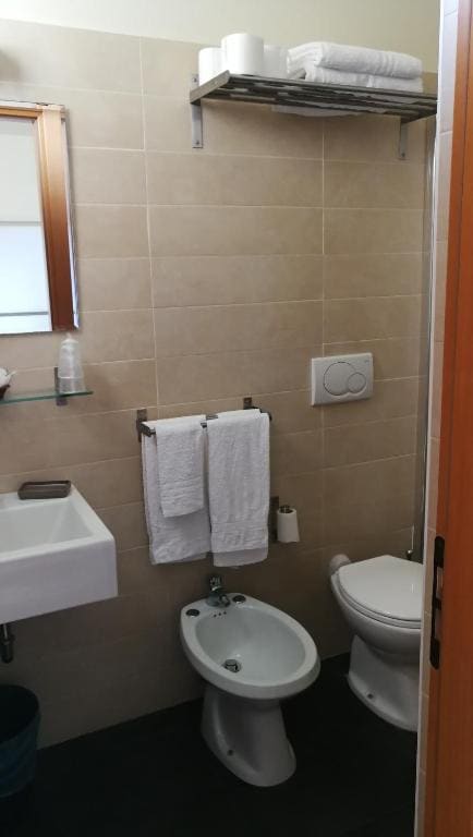 Comfort Triple Room room - Image 2