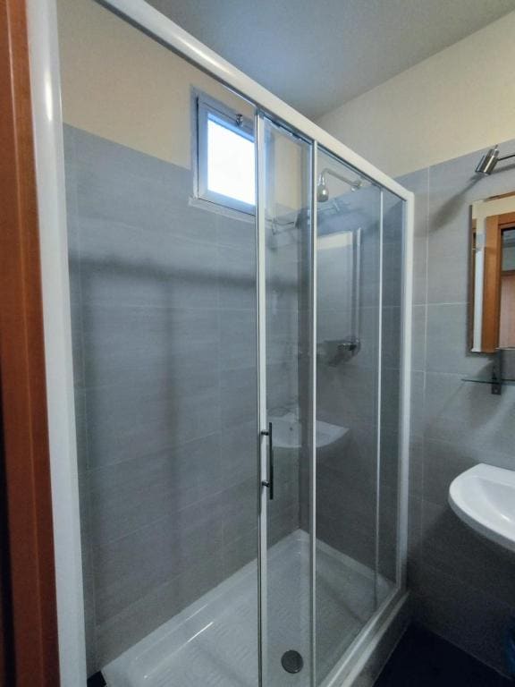 Queen Room with Balcony room - Image 2