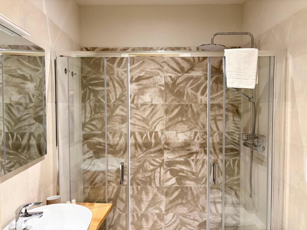 Double Room with Private Bathroom room - Image 1