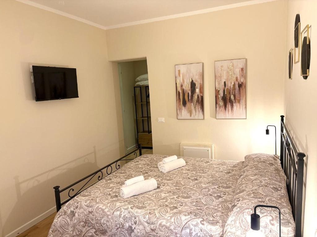 Double Room with Private Bathroom room - Image 2