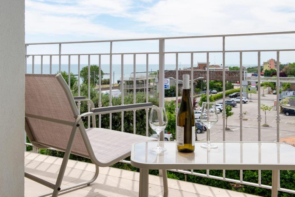 Deluxe Double Room with Balcony and Sea View room - Image 2