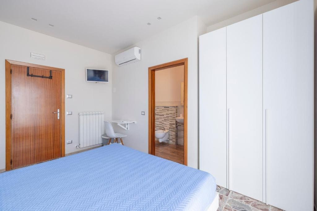 Double Room with Sea View room - Image 1
